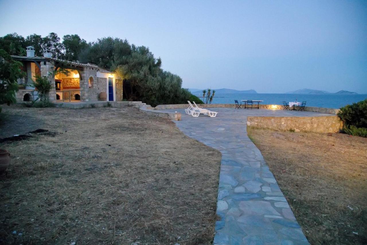 Aroura Homes 4Br Beachfront Villa Spétses Екстериор снимка