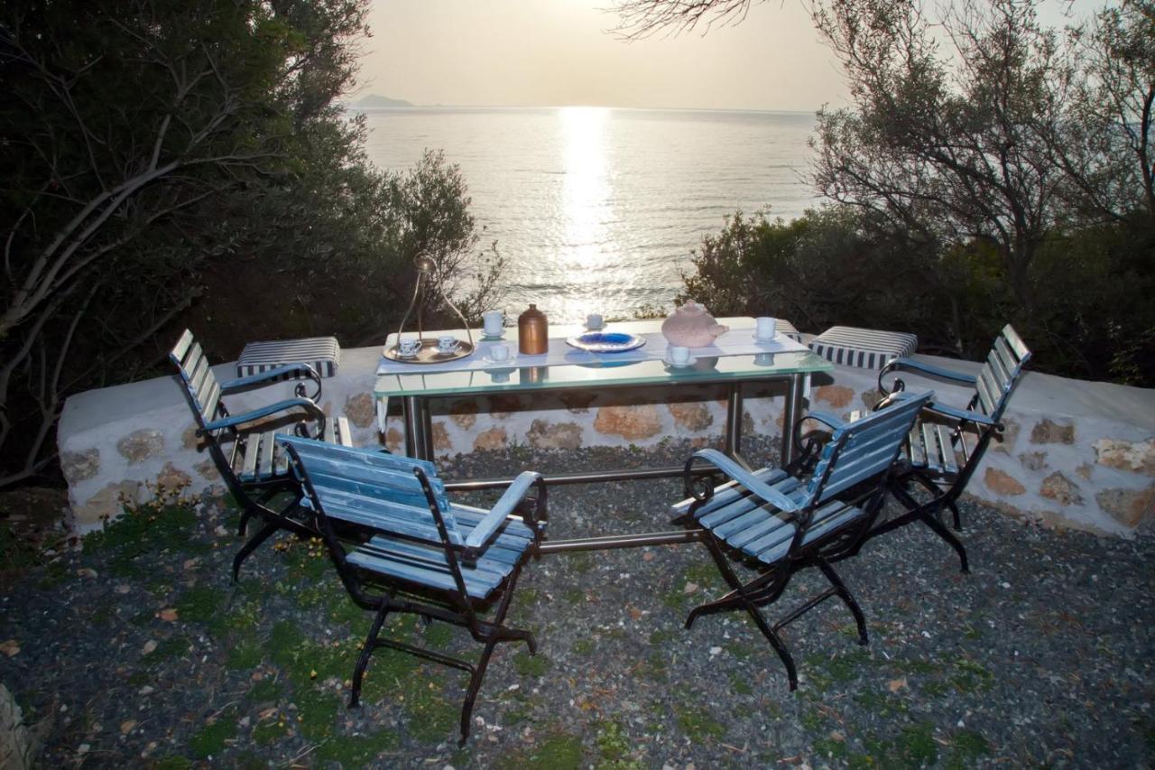Aroura Homes 4Br Beachfront Villa Spétses Екстериор снимка