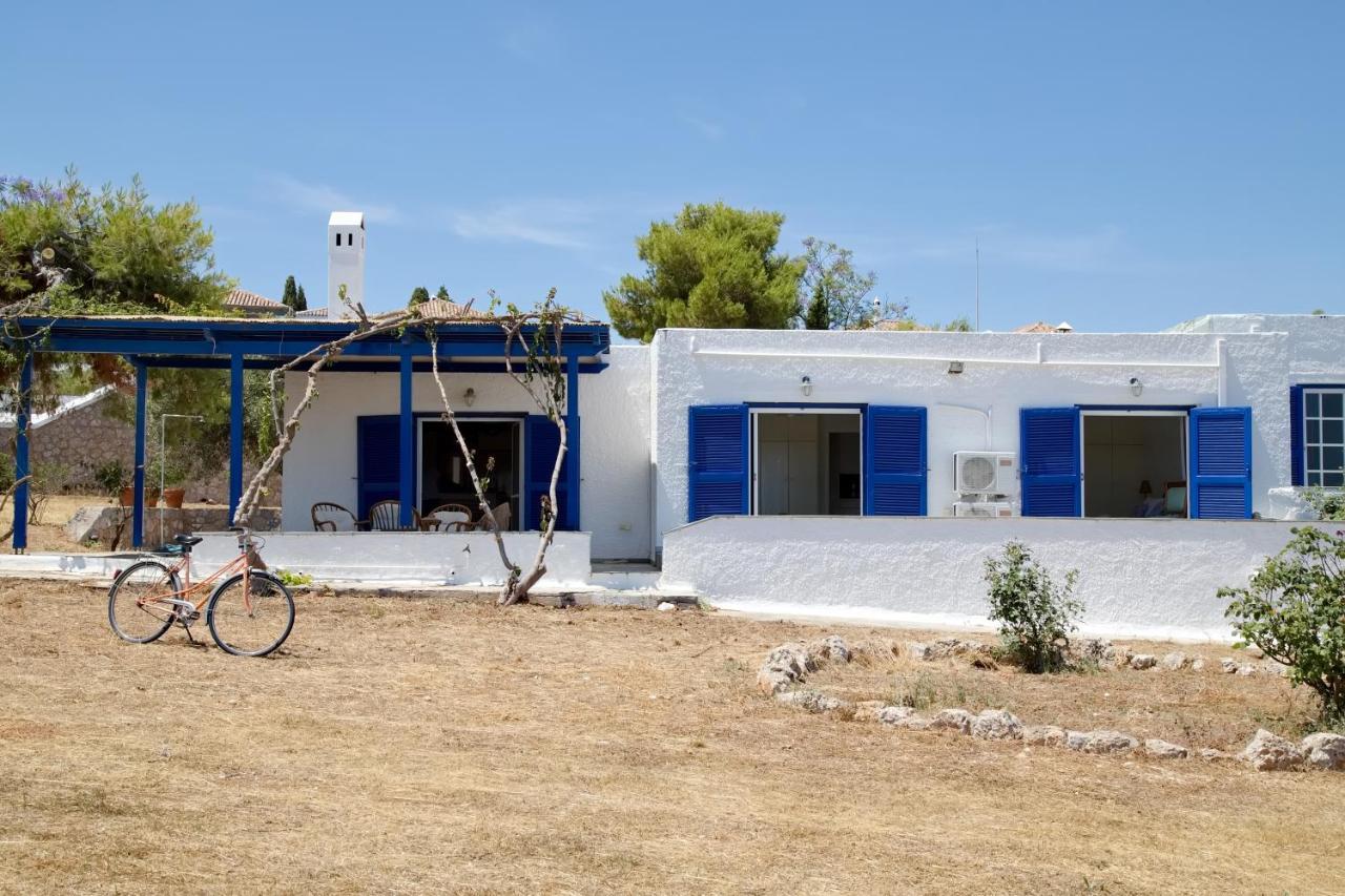 Aroura Homes 4Br Beachfront Villa Spétses Екстериор снимка