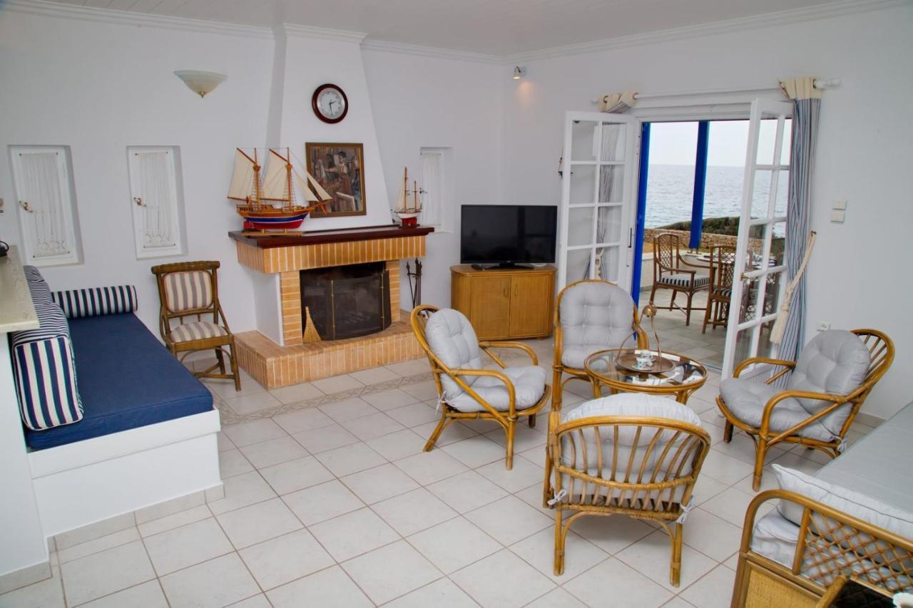 Aroura Homes 4Br Beachfront Villa Spétses Екстериор снимка