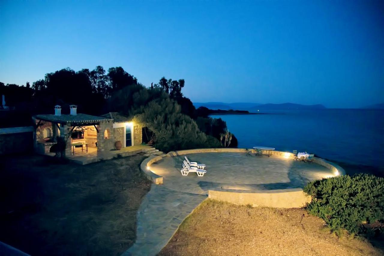 Aroura Homes 4Br Beachfront Villa Spétses Екстериор снимка