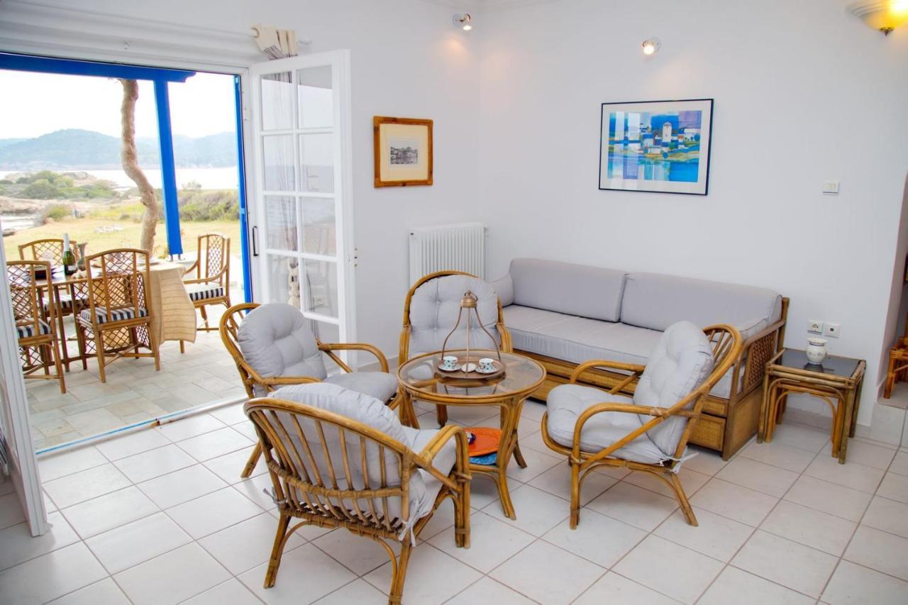 Aroura Homes 4Br Beachfront Villa Spétses Екстериор снимка