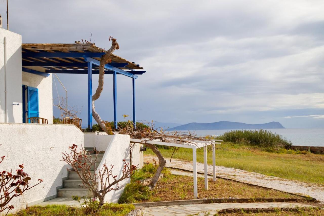 Aroura Homes 4Br Beachfront Villa Spétses Екстериор снимка