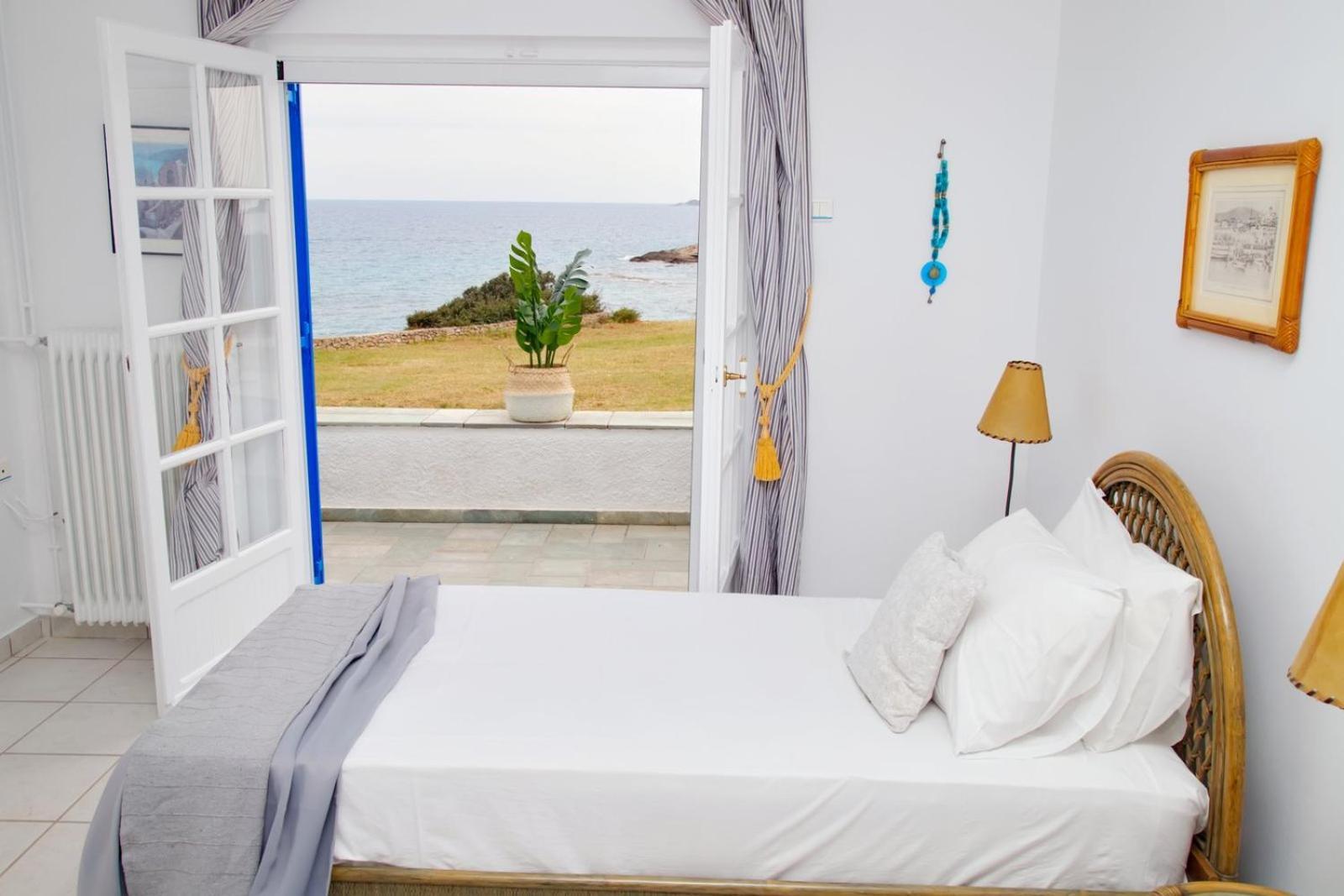Aroura Homes 4Br Beachfront Villa Spétses Екстериор снимка
