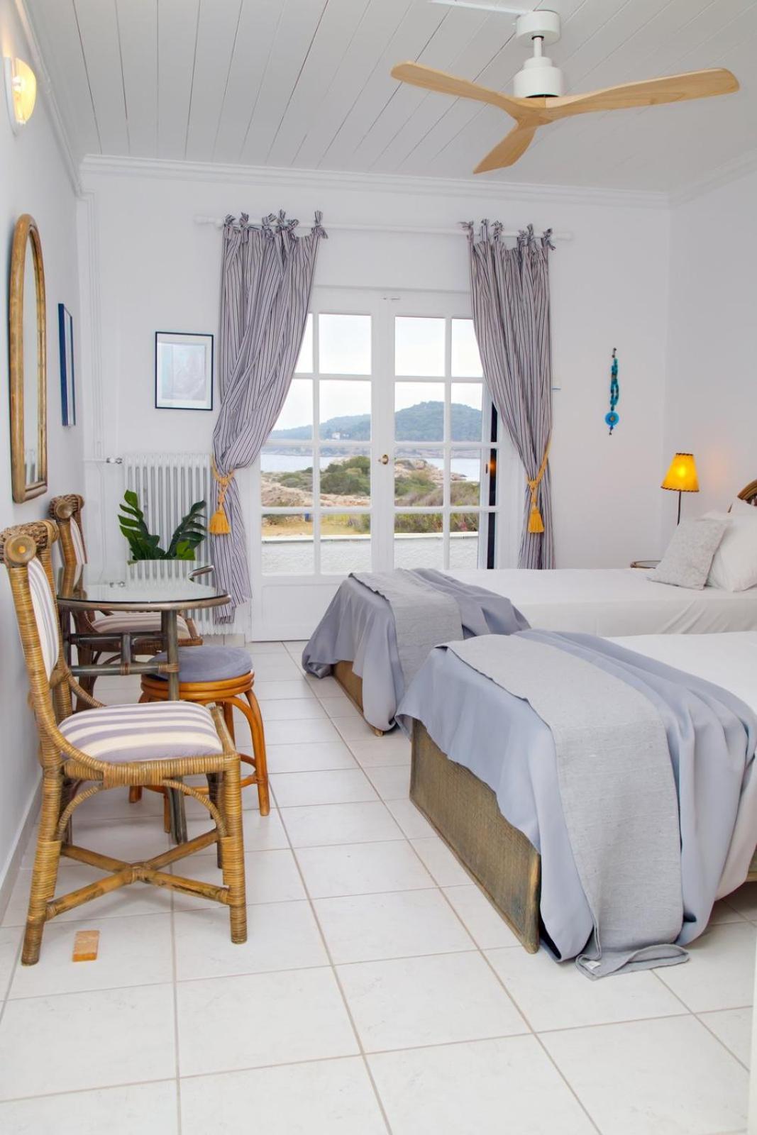 Aroura Homes 4Br Beachfront Villa Spétses Екстериор снимка