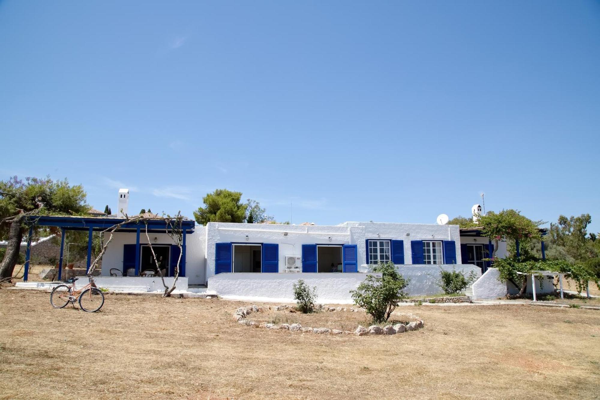 Aroura Homes 4Br Beachfront Villa Spétses Екстериор снимка