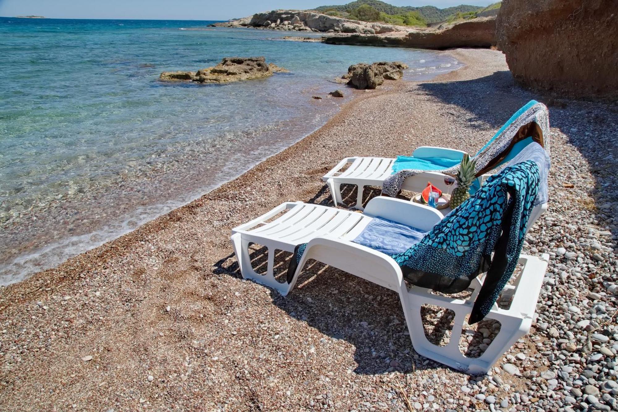 Aroura Homes 4Br Beachfront Villa Spétses Екстериор снимка