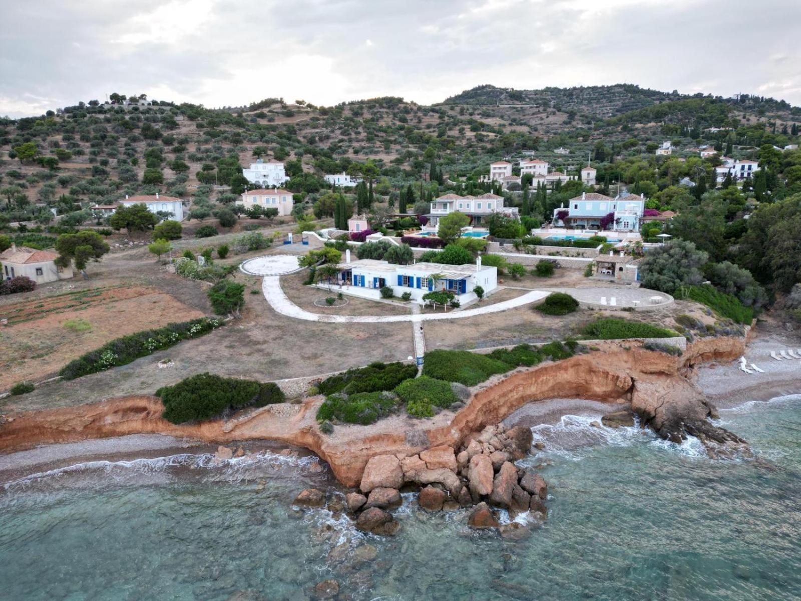 Aroura Homes 4Br Beachfront Villa Spétses Стая снимка